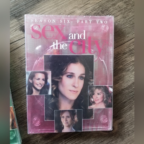 NWT Sex and The City Season 6 Part 1 & 2 DVD Bundle - Picture 3 of 5